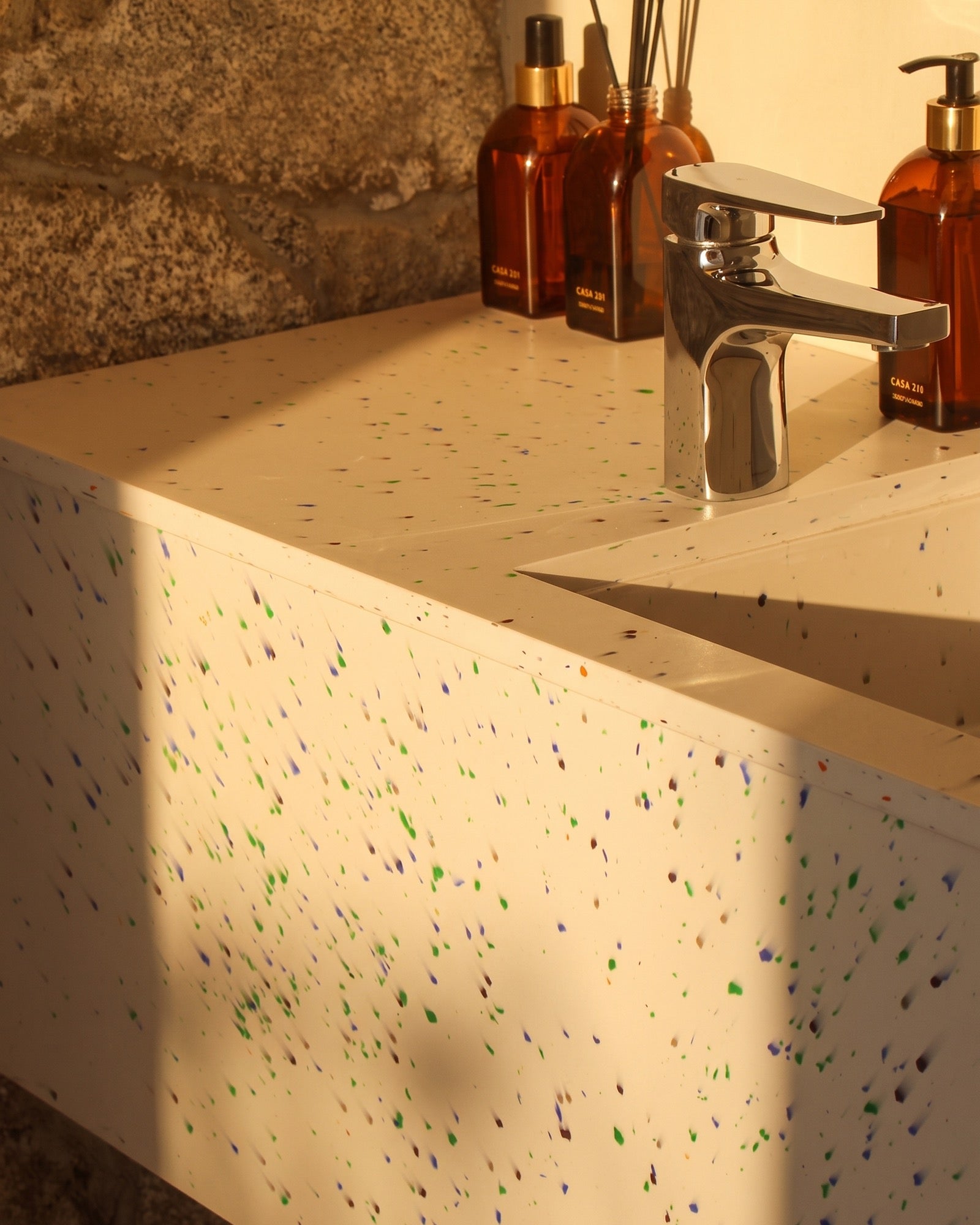 Detalhe do lavabo Naomi e Luci